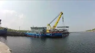 Самоходный плавкран 