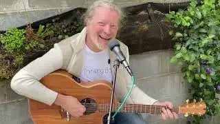 Trev Sings at the 2022 ANBC Braddon Festival