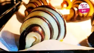 Are the croissants two-tone, like in the Bakery? EASY! Divinely delicious, even with filling! Crispy
