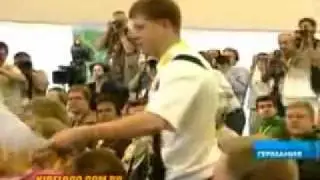 Мужик жжет на выступлении Путина.