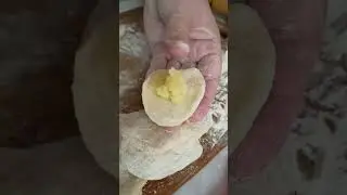 Вареники 😍 вы с чем любите? С картошкой или творогом?