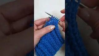 #shorts  Всего один ряд.  Двухсторонний узор спицами для шарфа и шапки