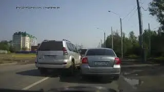 Водитель Прадо отомстил Авенсису