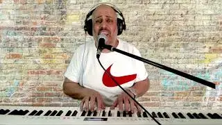 אדון עולם עם הפסנתר - תמיר עורקובי