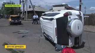 В центре Улан-Удэ в ДТП с такси перевернулся с «Land Cruiser Prado» с ребёнком в салоне