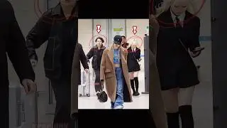 The Two People Left Their Suitcases Behind Just To Follow Rosé 😲 