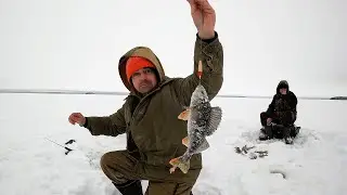 РЫБАЛКА В КАРЕЛИИ! НА ОЗЕРЕ СЯМОЗЕРО \ ГДЕ ПОЛНО СНЕГА И ТРУДНЫЙ ХОД ДО МЕСТА ЛОВЛИ !