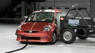 2007 Honda Fit side IIHS crash test