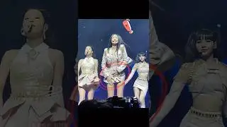 Jennie Shy After Her Skirt Flew 😭 She's So Cute!!! 