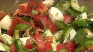 Легкий овощной салат с моцареллой. Готовим вместе