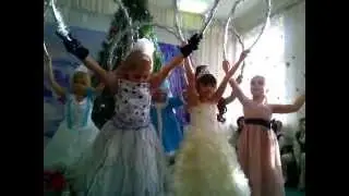 Танец снежинок с дугами.