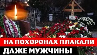 Могила Валерия Гаркалина УТОНУЛА в цветах