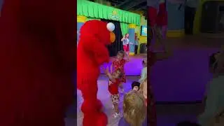 Sesame Street Place Freeze Dance with Elmo #sesamestreet #elmo #freezedance #kids