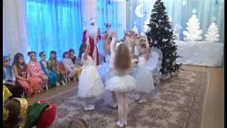 Красивый авторский танец снежинок