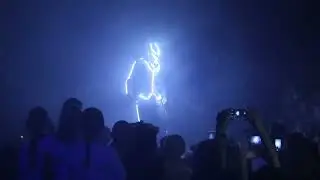 Лазерное шоу вызвало настоящий восторг у подростков!