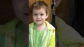Дети поют. Мальчик поет песню.Замечательный енот. Мультфильм