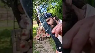 Bizarre Knife Throwing Technique 