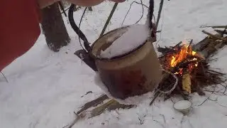 Ночевка в лесу зимой под открытым небом. Как переночевать зимой в лесу. Ночевка в лесу без палатки