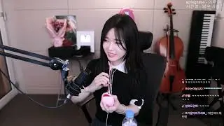 Cello girl has a new instrument | 요룰레히