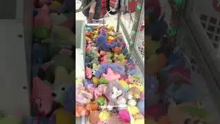ПОПЫТАЛСЯ ВЫТАЩИТЬ ИГРУШКУ ИЗ ИГРОВОГО АВТОМАТА