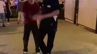 Парень нереально круто танцует