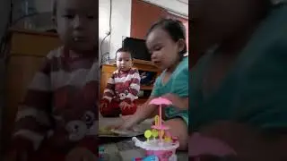 Dede cut buka mainan baru hapy best day