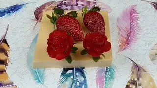Как сделать розы из клубники. Клубничные розы.