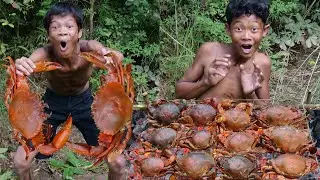 Primitive Technology - Meet crab & cooking recipe - Eating delicious in the forRest