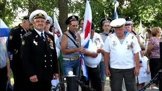 Там за туманами песню группы Любэ исполняет Андрей Котов