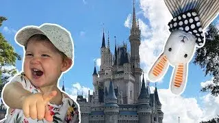 DISNEYLAND - Avery gets lost? Walking in Disneyland Orlando