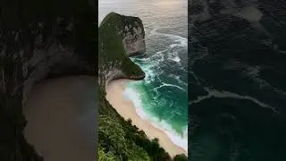 Потрясающее место 😍 делись этой локацией с друзьями! Kelingking Beach, Nusa Penida.