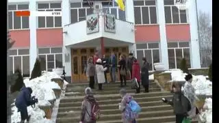 ХЛОПНУЛА ДВЕРЬЮ И НЕ ОБЕЩАЛА ВЕРНУТЬСЯ