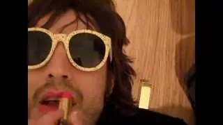 POL 3.14 Cara B del glamvideo de "Jóvenes Eternamente", "je"